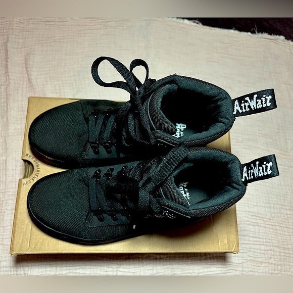 Dr. Martens Women's Combs W 6-Tie Fashion Boot size 7 - Picture 2 of 7